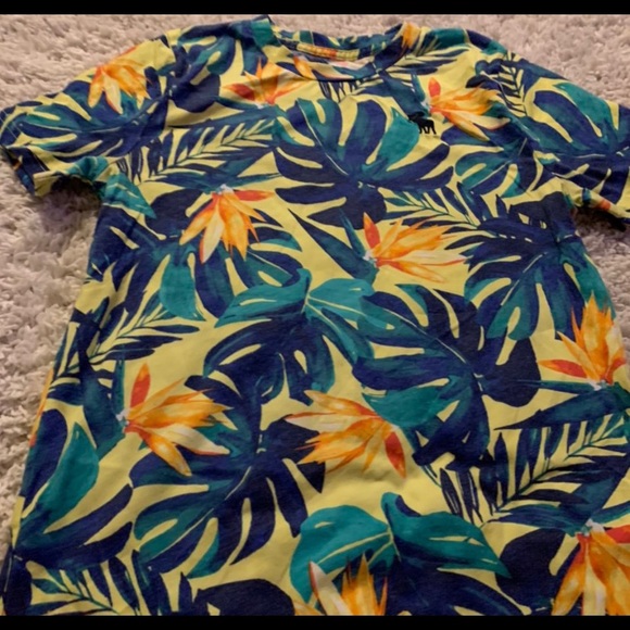 Kids T-Shirt .. size 13/14 - Picture 1 of 2